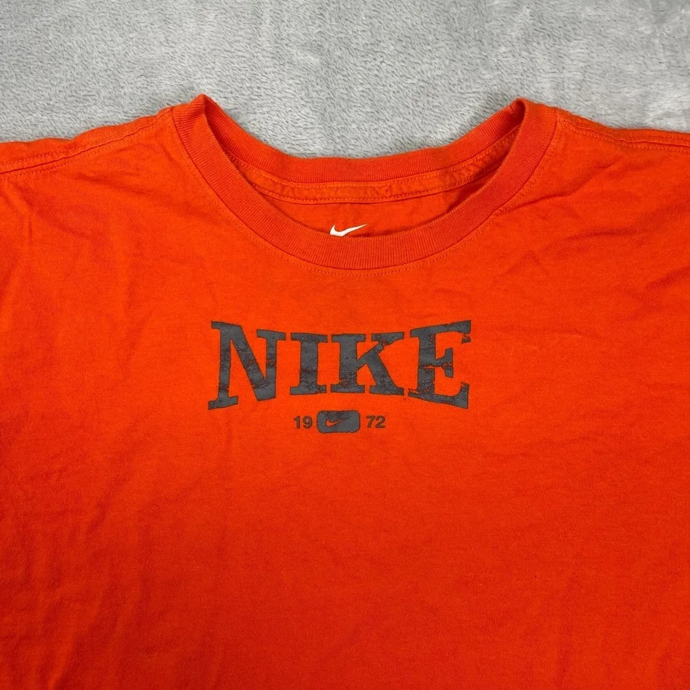 Nike Shirt Mens Small Orange Graphic Logo Athletic Cut Crew Neck‎ Pullover Tee